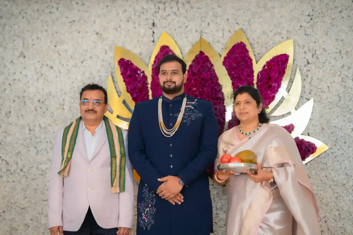 Engagement photography of bride and groom with family