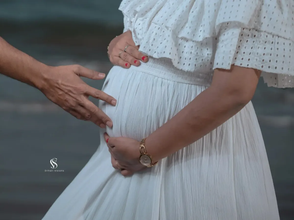Elegant baby bump maternity photography portrait