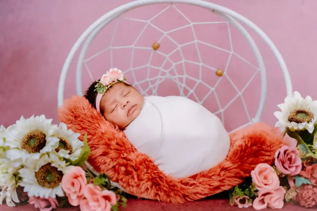 Peaceful newborn photoshoot captured while sleeping
